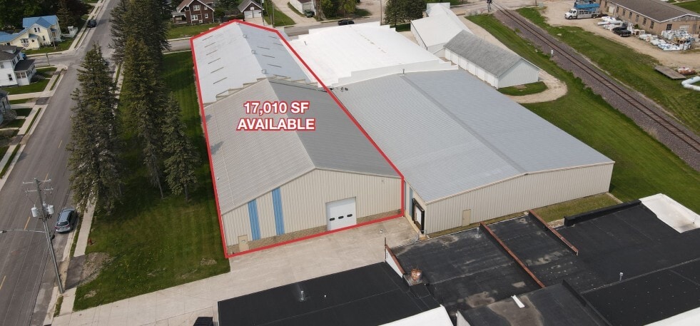 217 N 10th St, Oostburg, WI for lease - Building Photo - Image 1 of 3