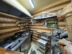 Retail in Barcelona, Barcelona for lease Interior Photo- Image 1 of 2