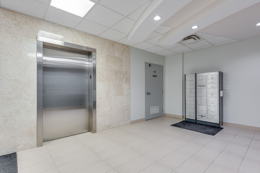 18 Louisa St, Ottawa, ON for lease - Lobby - Image 3 of 5