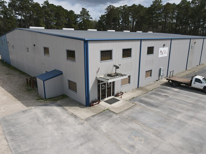 7185 Old Highway 105 W, Conroe, TX for sale - Building Photo - Image 1 of 1
