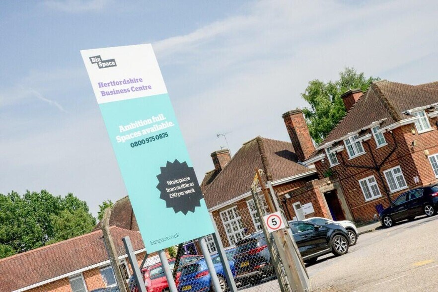 Alexander Rd, St Albans for lease - Building Photo - Image 3 of 79