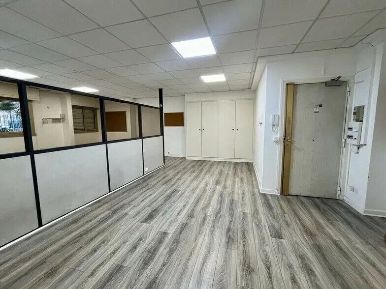 Office in Nice for lease - Interior Photo - Image 3 of 5