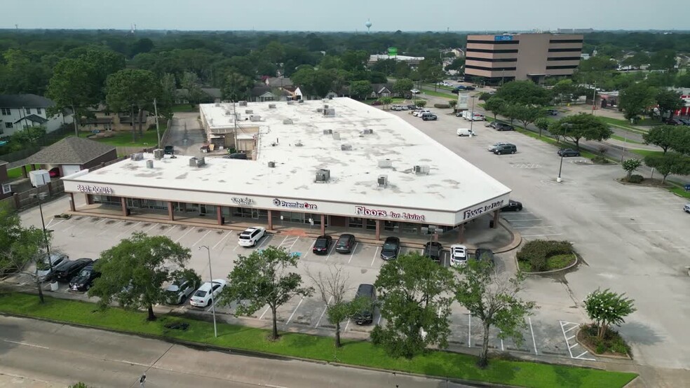 9600-9611 Hillcroft Ave, Houston, TX for lease - Commercial Listing Video - Image 2 of 4