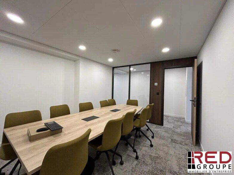 Office in Gignac-la-Nerthe for lease - Building Photo - Image 3 of 5