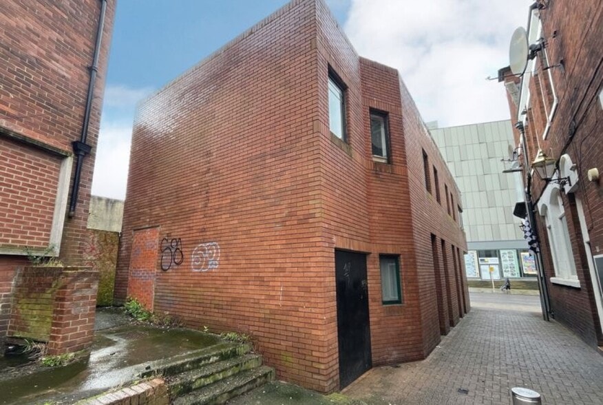 221-223 High St, Gateshead for lease - Building Photo - Image 3 of 3