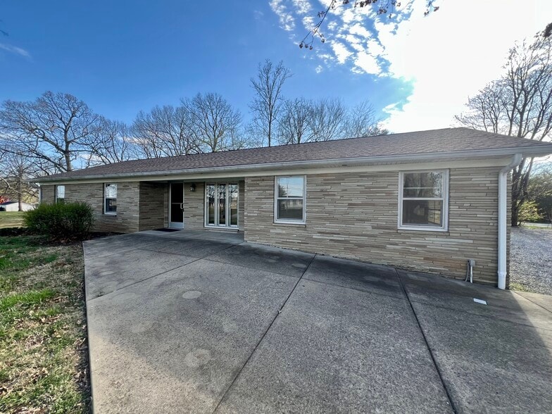 658 N Broadway, Portland, TN for lease - Building Photo - Image 2 of 15