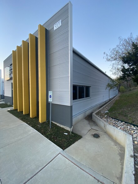 3111 IH 30, Dallas, TX for lease - Building Photo - Image 2 of 56