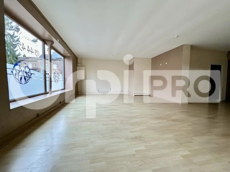 Retail in Beauvais for lease Interior Photo- Image 1 of 6