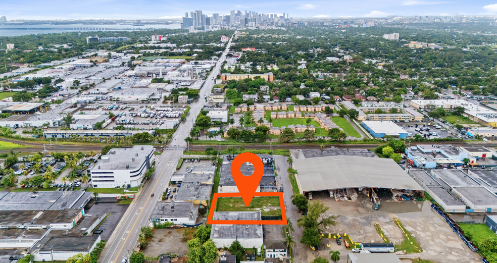 7401 NE 1st Pl, Miami, FL for lease - Building Photo - Image 1 of 10