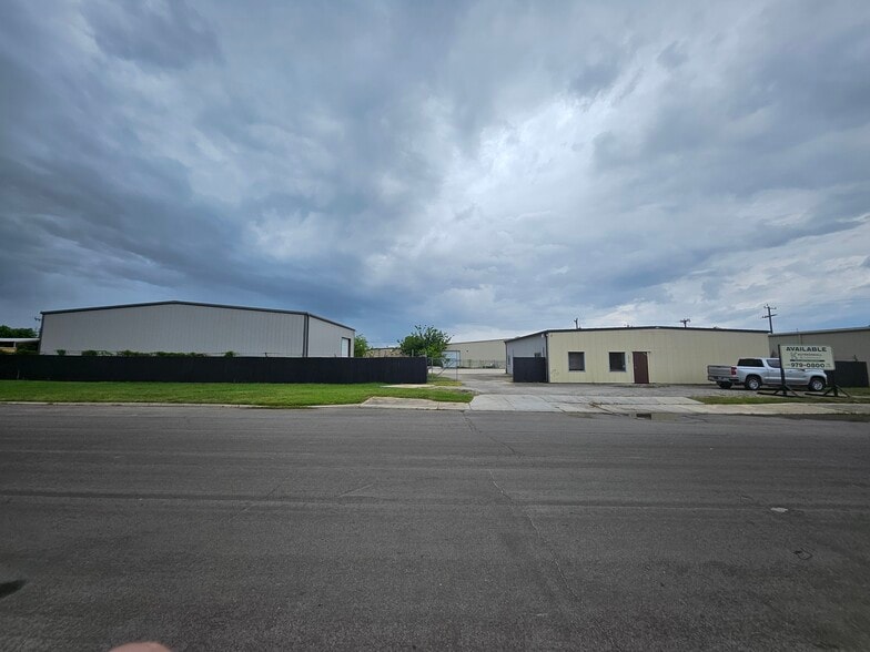 13127 Lookout Run, San Antonio, TX for lease - Building Photo - Image 1 of 5