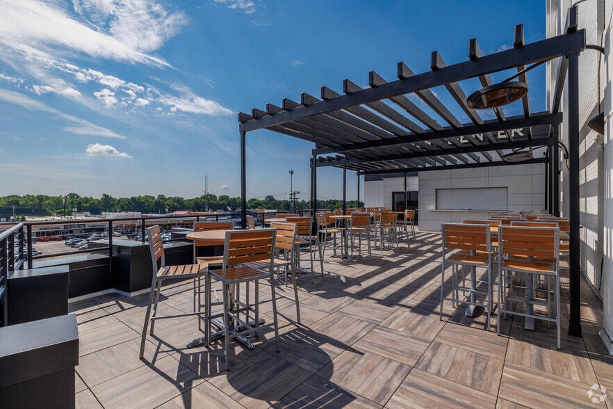 1736 E Sunshine St, Springfield, MO for lease - Building Photo - Image 3 of 11