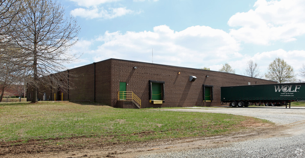 648 Southwest St, High Point, NC for lease - Building Photo - Image 3 of 15