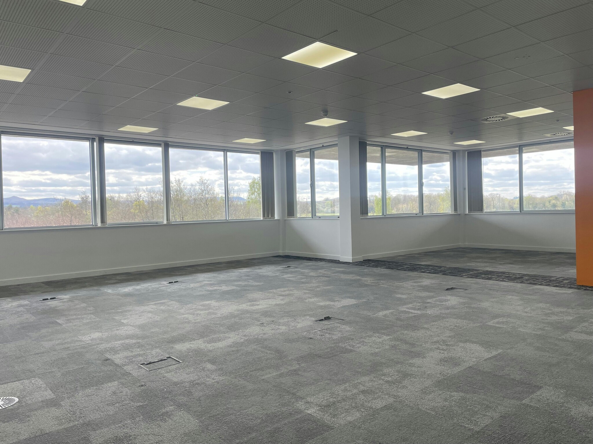 2 Lochside Vw, Edinburgh for lease Interior Photo- Image 1 of 10