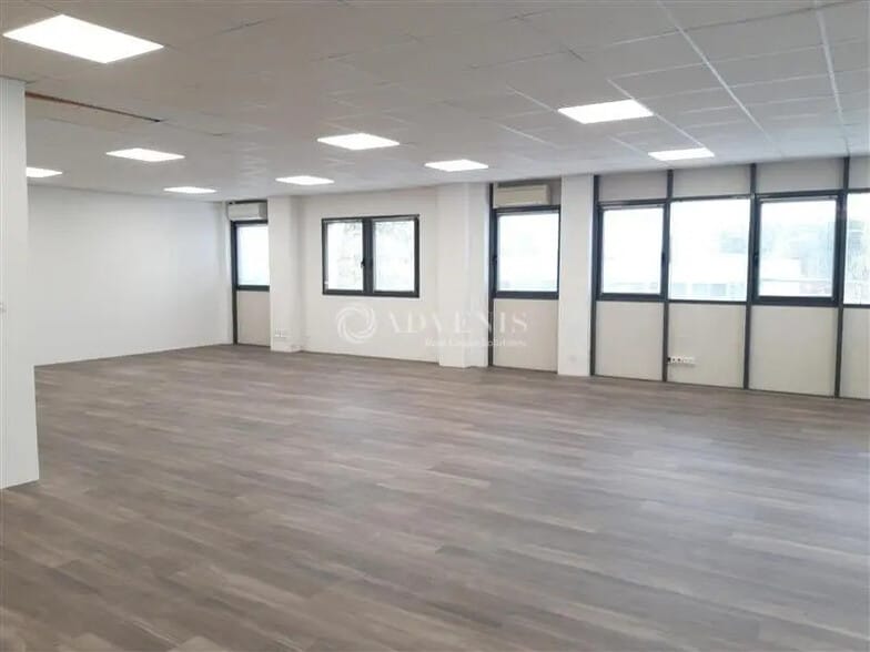 Office in La Chapelle-sur-Erdre for lease - Interior Photo - Image 2 of 3