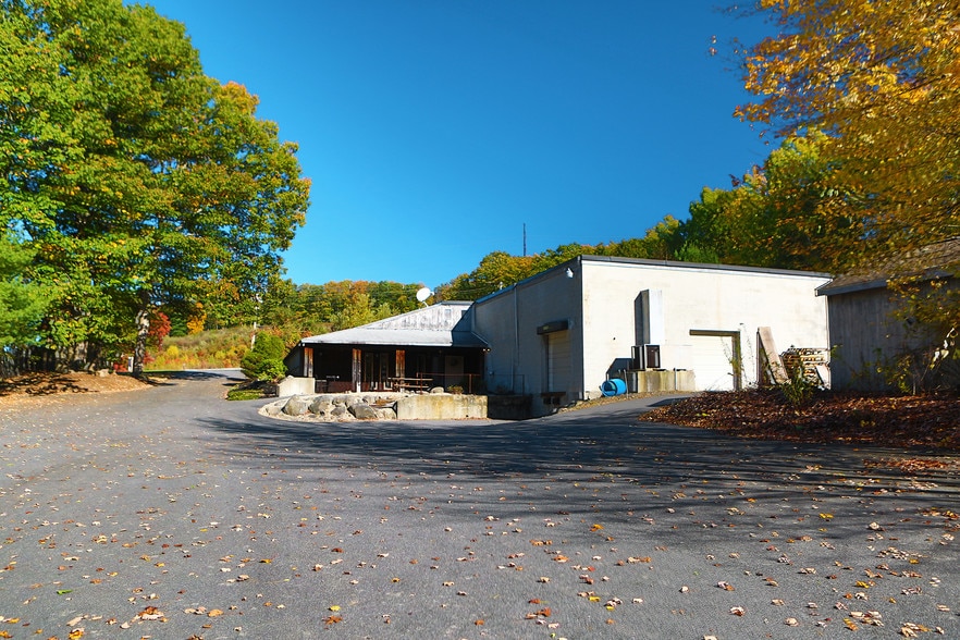 98 Pratts Junction Rd, Sterling, MA for sale - Building Photo - Image 1 of 1