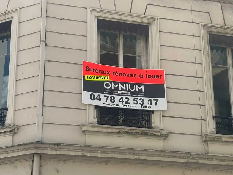 Office in Lyon for lease - Building Photo - Image 3 of 12