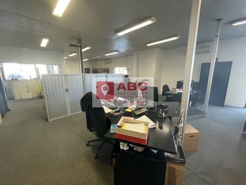 Flex in Sète for lease - Interior Photo - Image 3 of 6