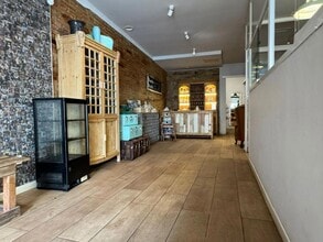 Retail in Barcelona, Barcelona for lease Lobby- Image 2 of 18