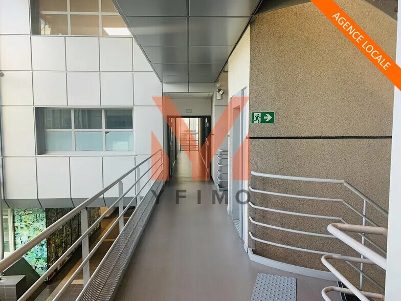Office in Poissy for lease - Interior Photo - Image 1 of 5