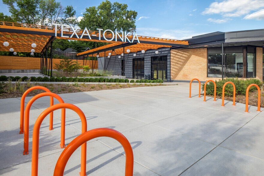 8000-8140 Minnetonka Blvd, Minneapolis, MN for lease - Building Photo - Image 3 of 3