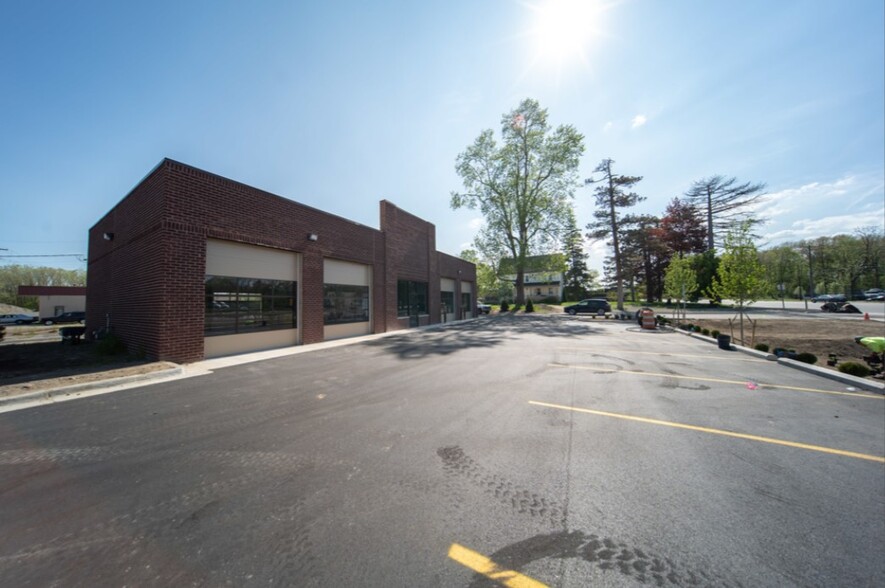 2380 East Michigan Ave, Ypsilanti, MI for lease - Building Photo - Image 2 of 3