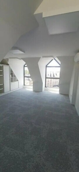 Office in Caen for lease - Interior Photo - Image 3 of 8