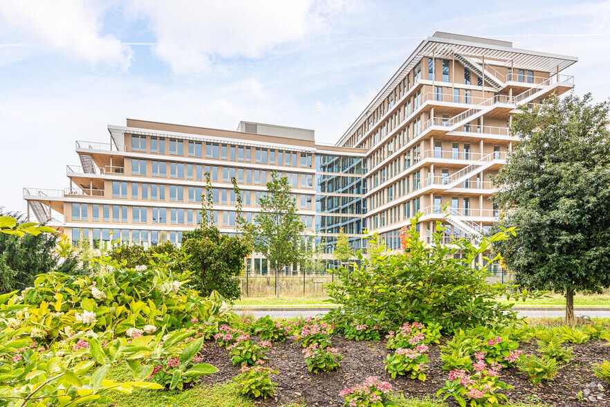 1 Place Des Papeteries, Nanterre for lease - Primary Photo - Image 1 of 3