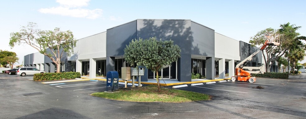 5201 Ravenswood Rd, Fort Lauderdale, FL for lease - Building Photo - Image 1 of 8
