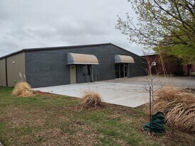 1302 Lindsey Plaza Dr - Warehouse