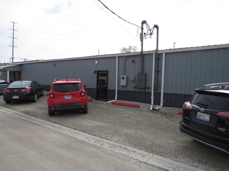 300 W Joliet St, Ottawa, IL for lease - Building Photo - Image 2 of 17