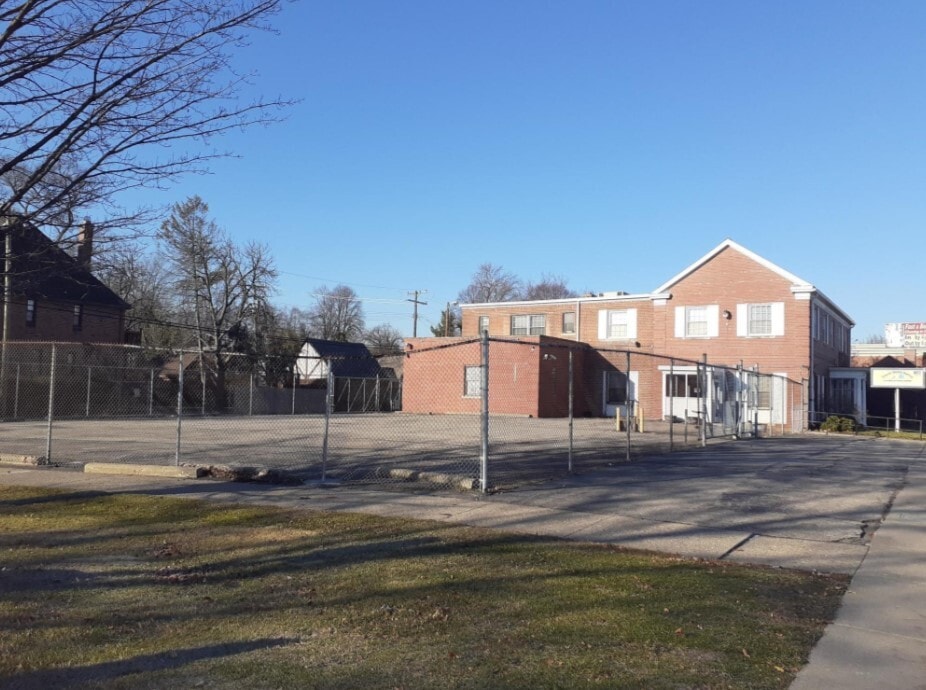 16625 W Grand River Ave, Detroit, MI 48227 Office for Sale