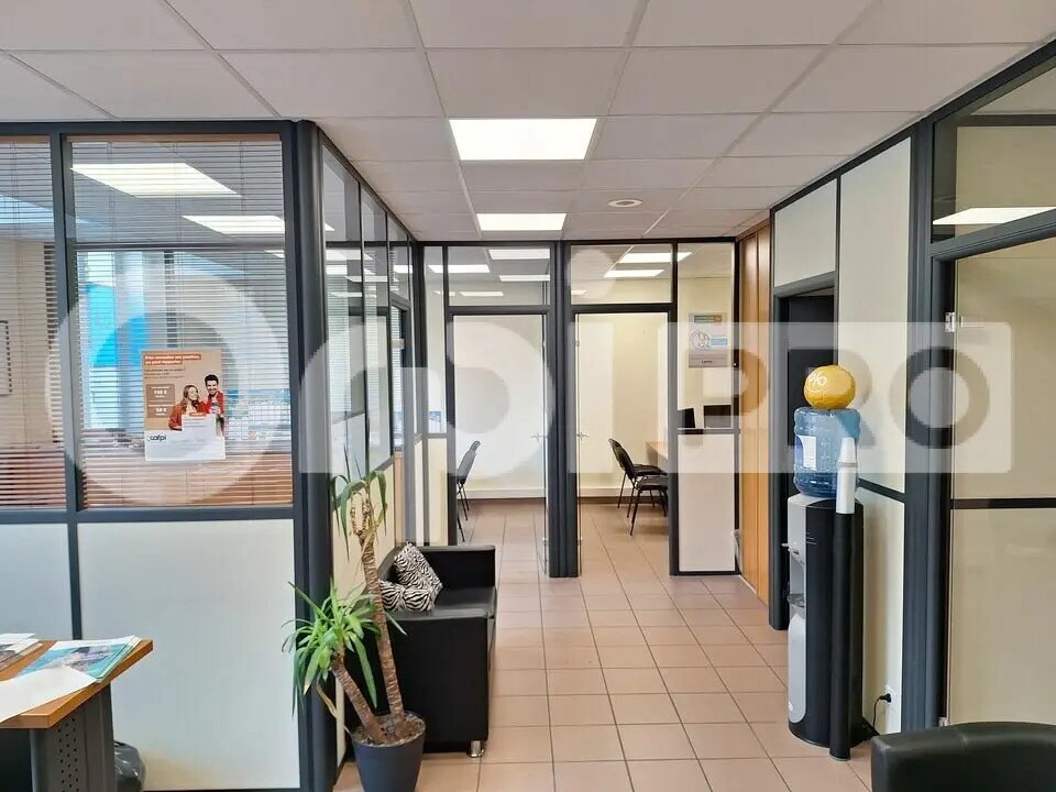 Retail in Compiègne for sale Building Photo- Image 1 of 7