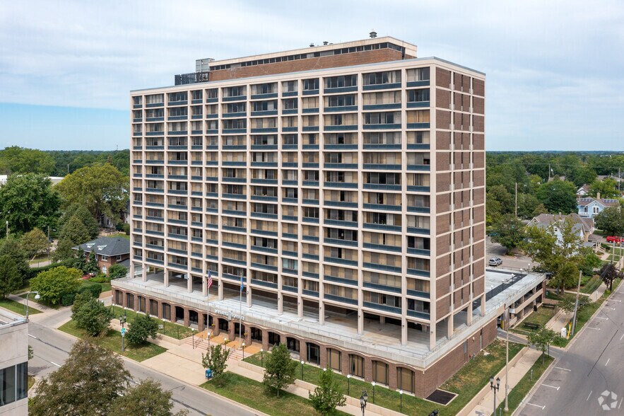 610 W Ottawa St, Lansing, MI for lease - Primary Photo - Image 2 of 16