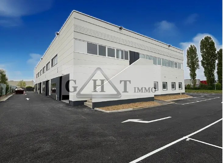 Industrial in Fontenay-Trésigny for sale - Building Photo - Image 3 of 4