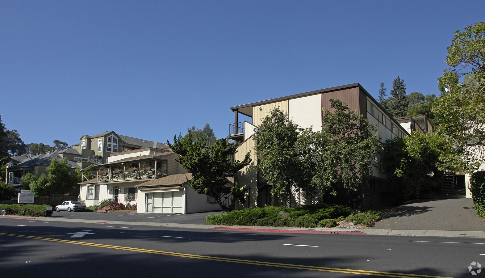 1080 Ralston Ave, Belmont, CA 94002