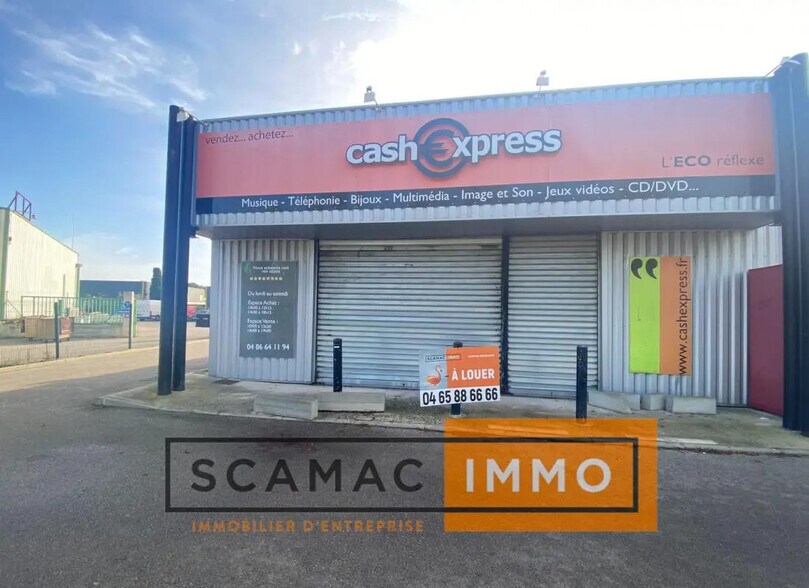 Retail in Saint-Mitre-les-Remparts for lease - Building Photo - Image 1 of 4