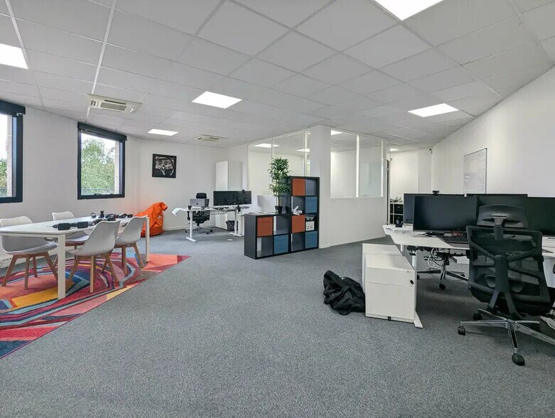 Office in Massy for lease - Building Photo - Image 3 of 12