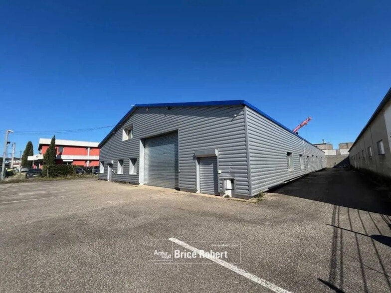 Flex in Irigny for lease - Building Photo - Image 1 of 7