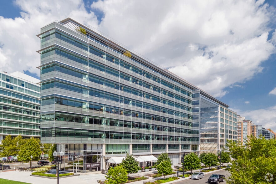 601 Massachusetts Ave NW, Washington, DC for lease - Building Photo - Image 3 of 11