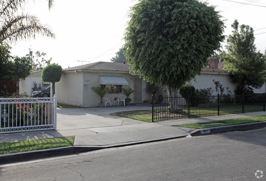6624 Flora Ave, Bell, CA for sale - Primary Photo - Image 1 of 11