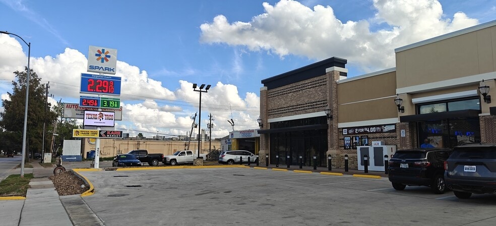 9511 Richmond Ave, Houston, TX for lease - Building Photo - Image 1 of 4