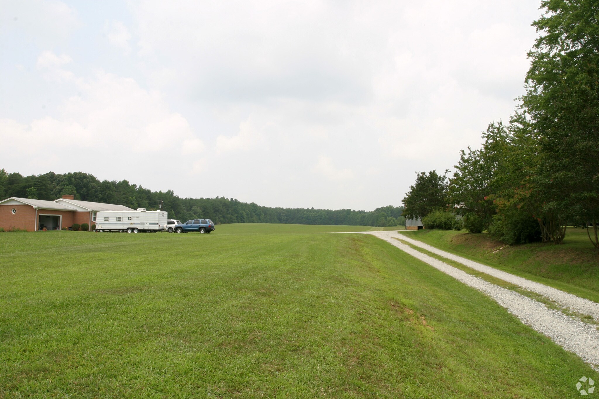 8036 Thorndike Rd, Greensboro, NC for sale Primary Photo- Image 1 of 5