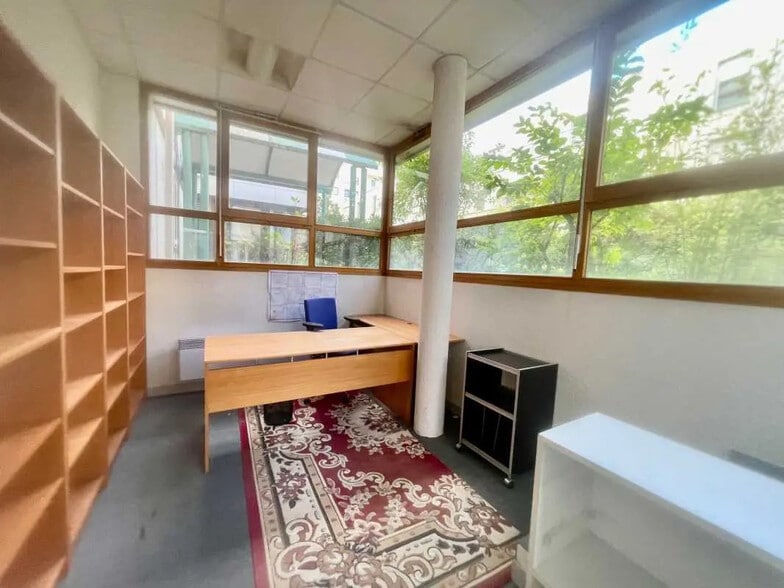 10 Villa Des Nymphéas, Paris for sale - Interior Photo - Image 2 of 7