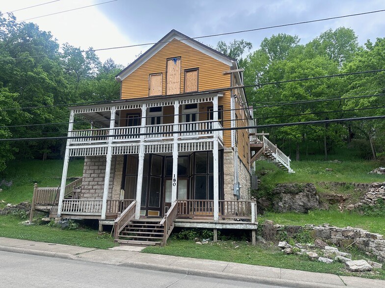 180 N Main St, Eureka Springs, AR for sale - Primary Photo - Image 1 of 23