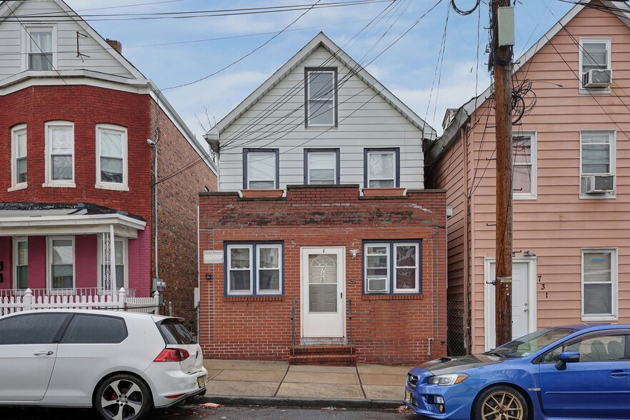 729 Cortlandt St, Perth Amboy, NJ for sale - Primary Photo - Image 1 of 7