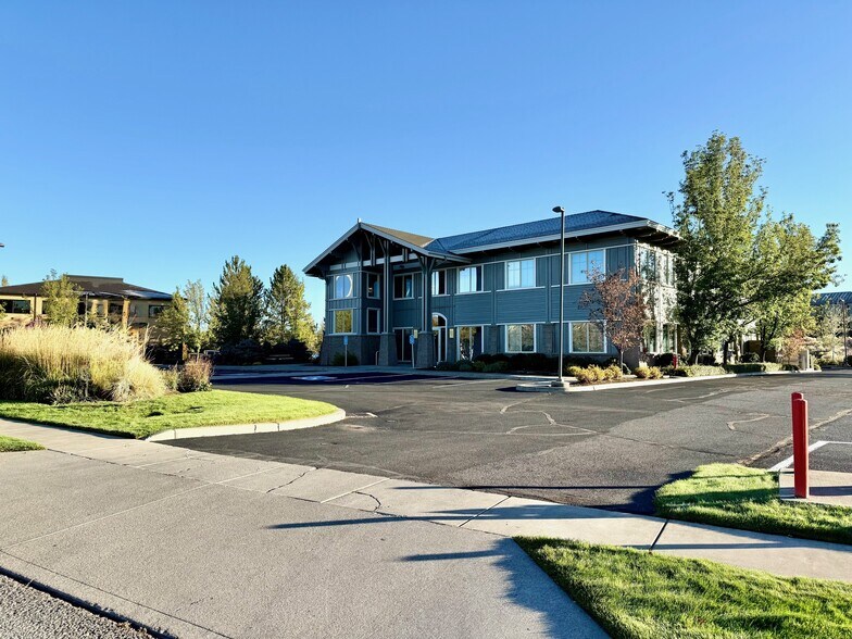 486 SW Bluff Dr, Bend, OR for lease - Building Photo - Image 1 of 12