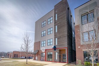 101 W Apache St, Norman, OK for lease Interior Photo- Image 1 of 15