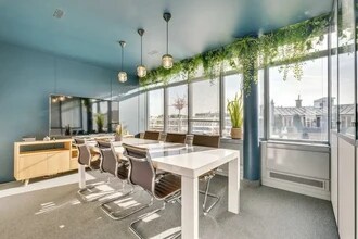 Office in Neuilly-sur-Seine for lease Interior Photo- Image 2 of 3