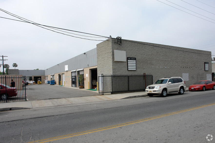 16860-16884 Stagg St, Van Nuys, CA for sale - Primary Photo - Image 1 of 1