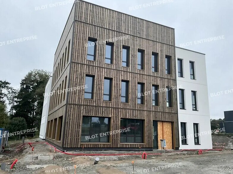 Office in Ploërmel for lease - Building Photo - Image 2 of 7